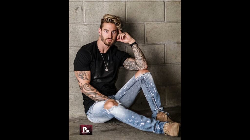 10 Bold Looks for Men’s Summer Fashion 2021: The Ultimate T-Shirt & Jeans Style Guide!