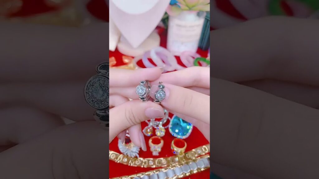 7 ĐIỂM NỔI BẬT CỦA TRANG SỨC VÀ PHỤ KIỆN THỜI TRANG: KHẲNG ĐỊNH PHONG CÁCH PHI THƯỜNG